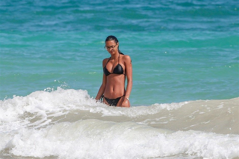 Victoria's Secret modeli bikinisi ile büyüledi! - Sayfa 11