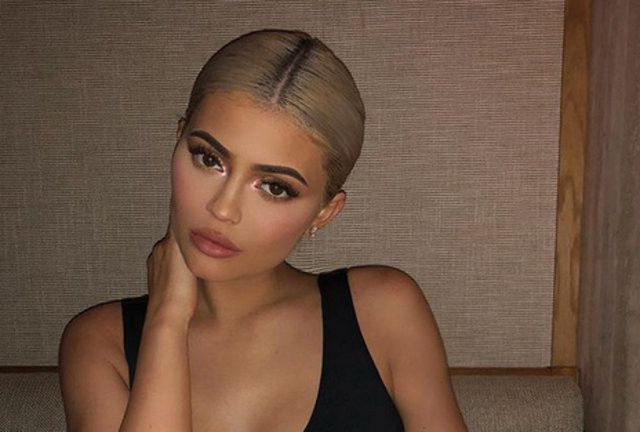 Kylie Jenner'in yılbaşı pozu beğeni rekoru kırdı! - Sayfa 2