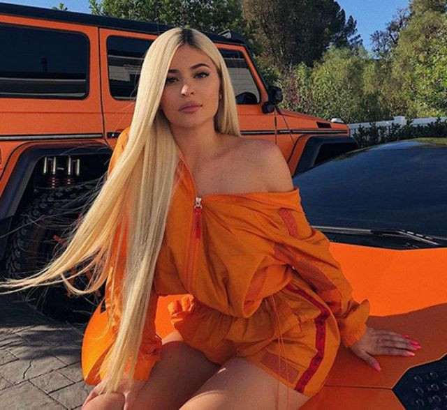 Kylie Jenner'in yılbaşı pozu beğeni rekoru kırdı! - Sayfa 6