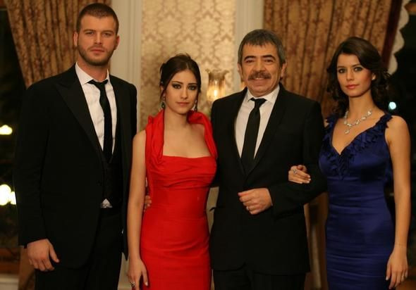 Beren Saat, Hazal Kaya'nın düğününe neden katılmadı? - Sayfa 10