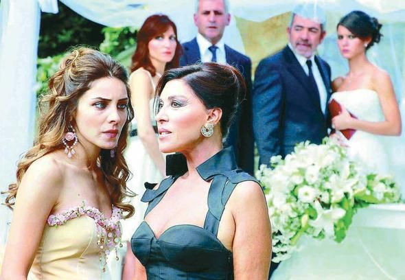 Beren Saat, Hazal Kaya'nın düğününe neden katılmadı? - Sayfa 3