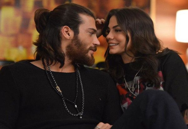 Demet Özdemir ve Can Yaman'ın gizli aşkını dizideki o sahne nasıl ifşa etti - Sayfa 9