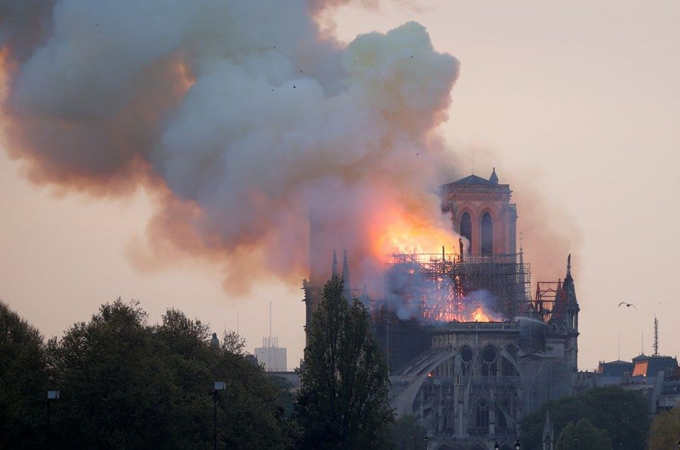 850 yıllık Notre-Dame Katedrali'nde yangın! - Sayfa 5