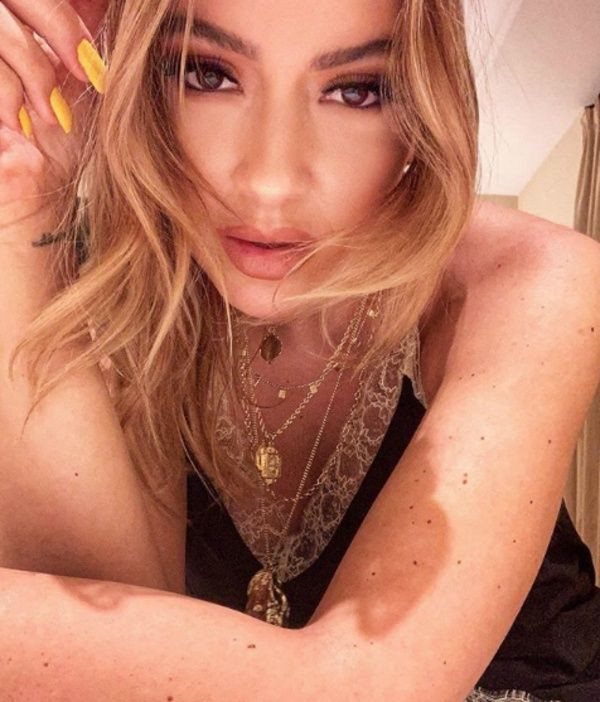 Hadise, göğüs dekolteli pozlarıyla Instagram'da şov yaptı! - Sayfa 2