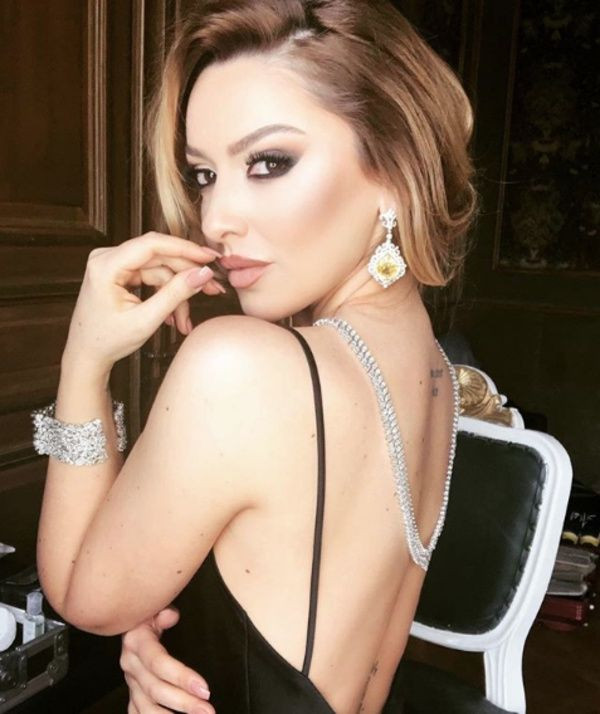 Hadise, göğüs dekolteli pozlarıyla Instagram'da şov yaptı! - Sayfa 7