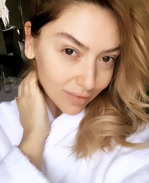 Hadise, göğüs dekolteli pozlarıyla Instagram'da şov yaptı! - Sayfa 9