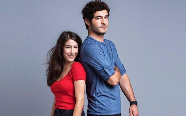 Bizim Hikaye bitti gerginlik bitmedi! Hazal Kaya ve Burak Deniz birbirlerini sildi - Sayfa 2