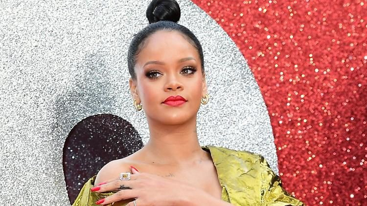 Dünyanın en zengin kadın müzisyeni Rihanna seçildi! - Sayfa 11