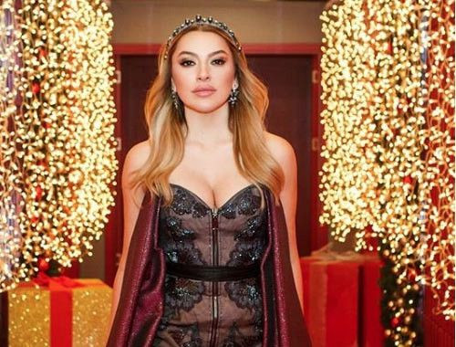 Hadise derin dekolteli paylaşımıyla olay oldu - Sayfa 6