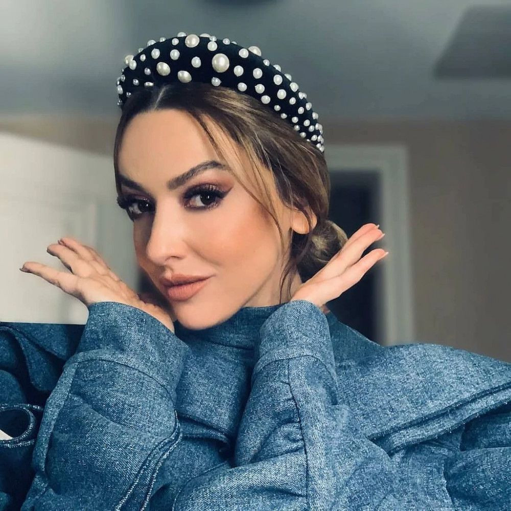 Hadise derin dekolteli paylaşımıyla olay oldu - Sayfa 8