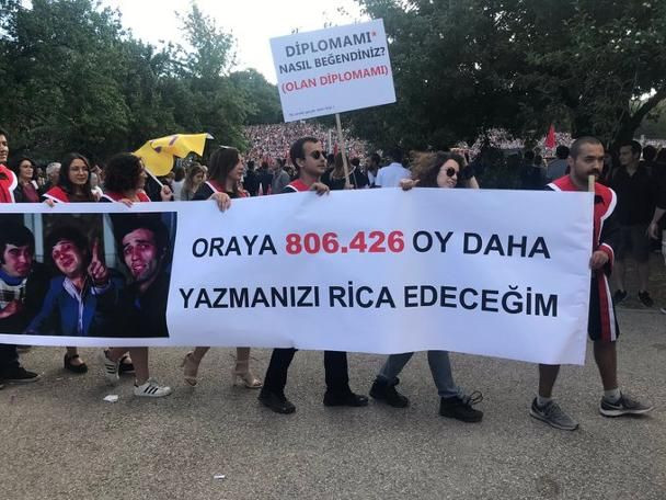 ODTÜ yasak dinlemedi İmamoğlu pankartı açtı! - Sayfa 21