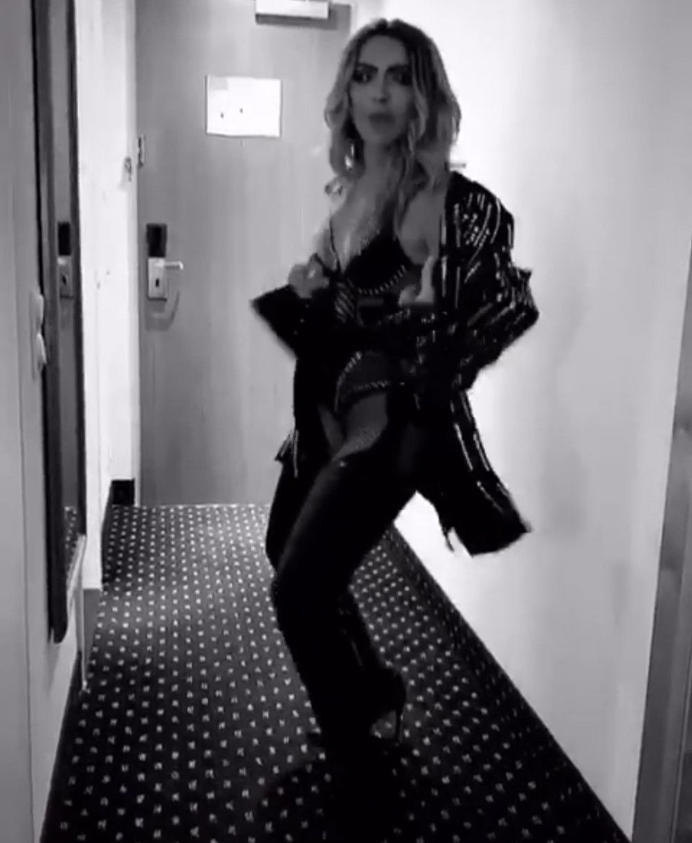 Hadise'nin cesur kıyafeti nefes kesti! - Sayfa 2