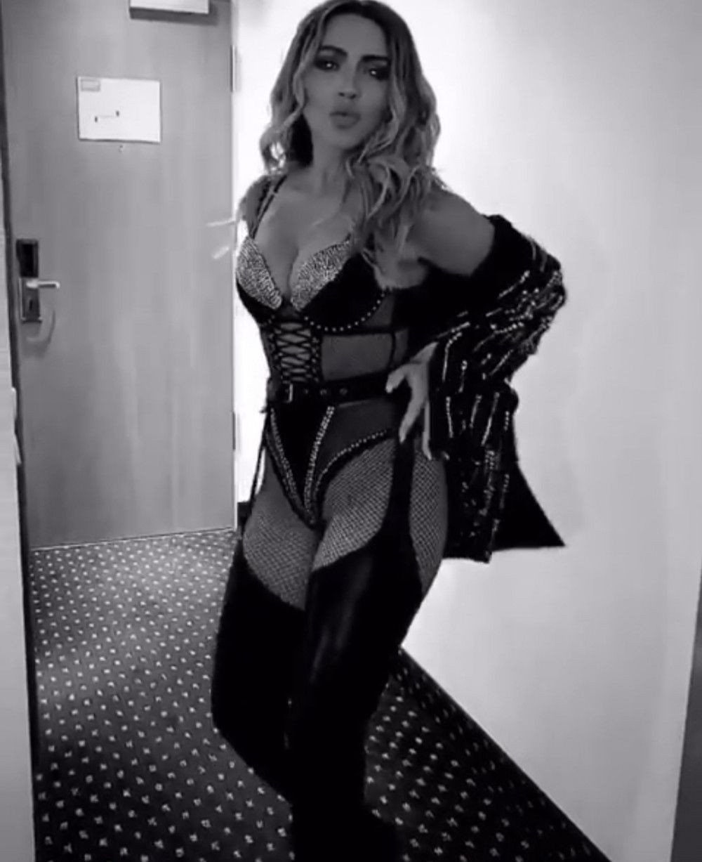 Hadise'nin cesur kıyafeti nefes kesti! - Sayfa 5