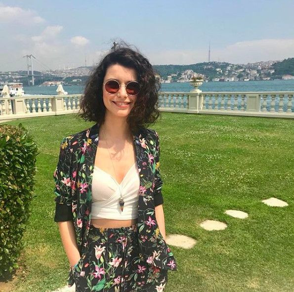 Beren Saat yasak aşk mı yaşıyor? Fotoğraf olay oldu! - Sayfa 1