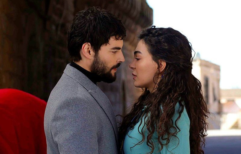 Hercai'nin yıldızları Ebru Şahin ve Akın Akınözü sosyal medyayı salladı! - Sayfa 1