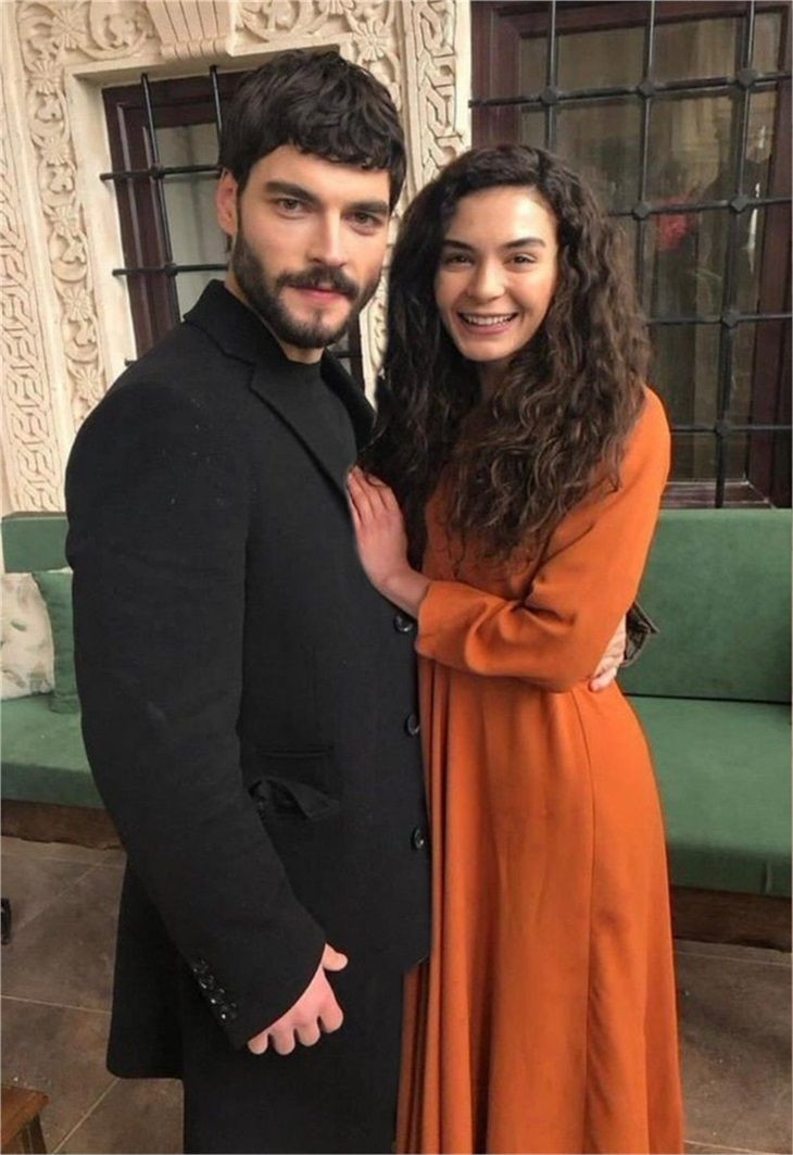 Hercai'nin yıldızları Ebru Şahin ve Akın Akınözü sosyal medyayı salladı! - Sayfa 9