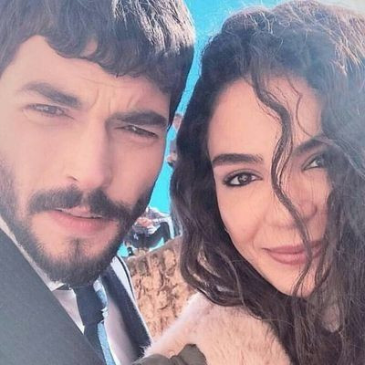 Hercai'nin yıldızları Ebru Şahin ve Akın Akınözü sosyal medyayı salladı! - Sayfa 15