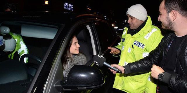 Eda Ece alkol kontrolüne takıldı, sinirini gazetecilerden çıkardı! - Sayfa 5