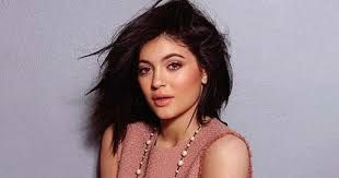 Kylie Jenner kıyafetiyle düğünün önüne geçti - Sayfa 7