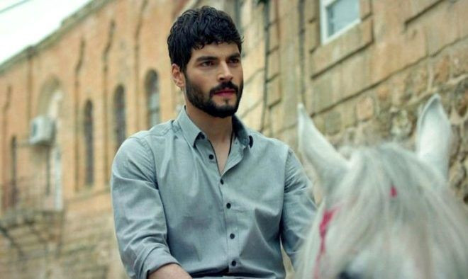 Hercai dizisinin yıldızı Akın Akınözü'nün annesi kim çıktı? - Sayfa 1