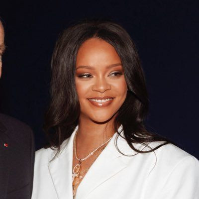 Rihanna müjdeyi verdi! Hayatı kitap oluyor - Sayfa 1