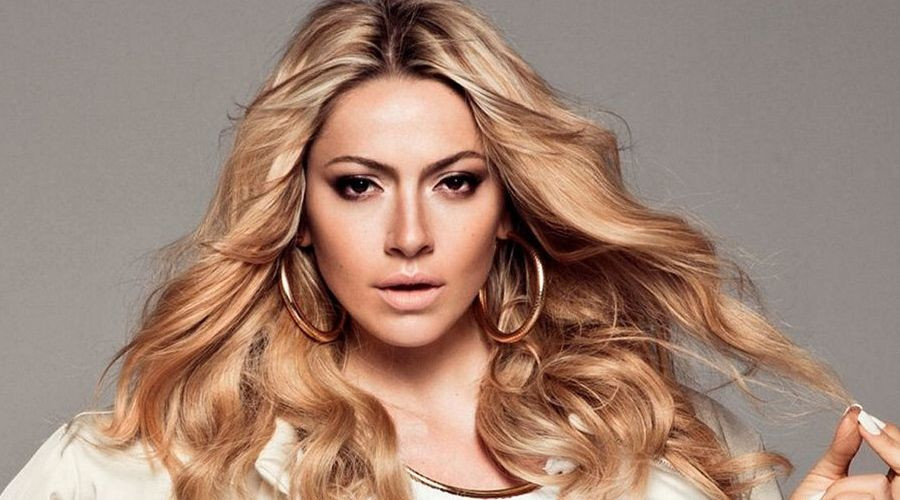 Hadise'nin göğüs dekolteli pozuna beğeni yağdı - Sayfa 8