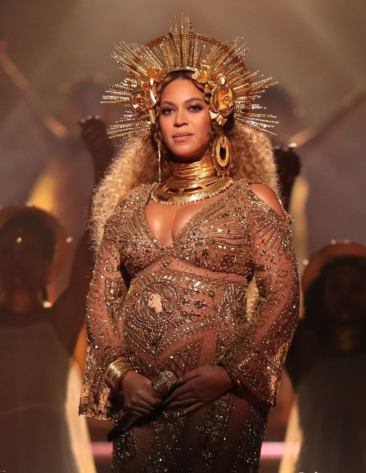 Beyonce, bacak dekolteli elbisesiyle mest etti - Sayfa 1