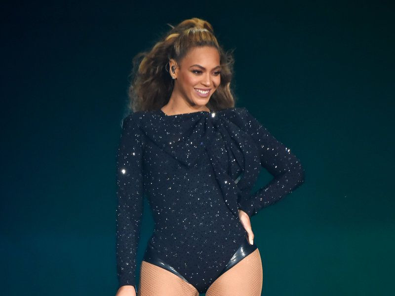 Beyonce, bacak dekolteli elbisesiyle mest etti - Sayfa 10