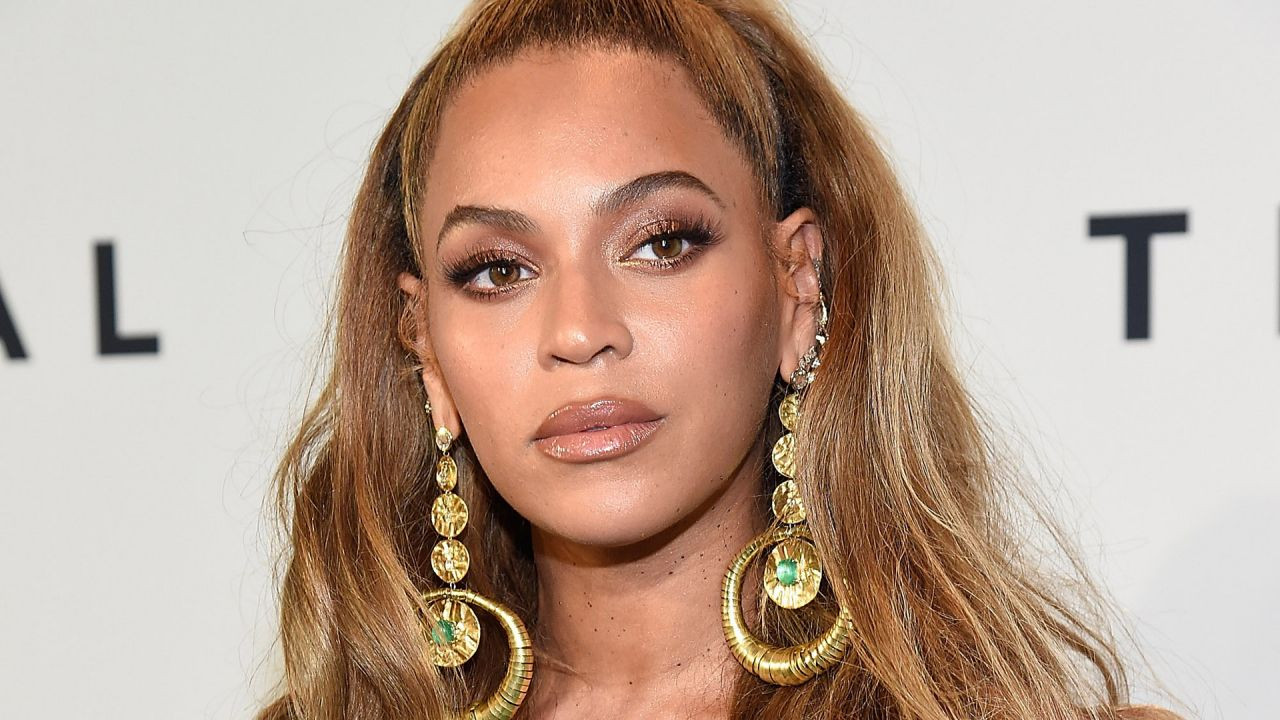 Beyonce, bacak dekolteli elbisesiyle mest etti - Sayfa 7