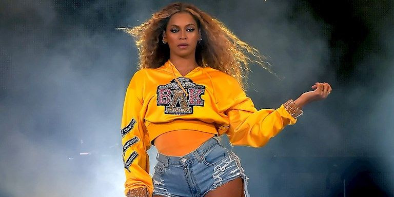 Beyonce, bacak dekolteli elbisesiyle mest etti - Sayfa 9