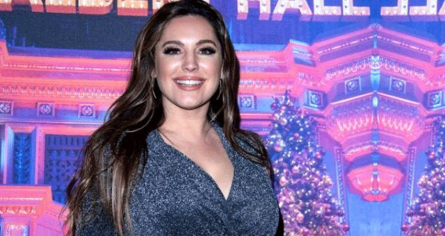 İngiliz model Kelly Brook, mayosuyla karın içinde gezdi - Sayfa 12