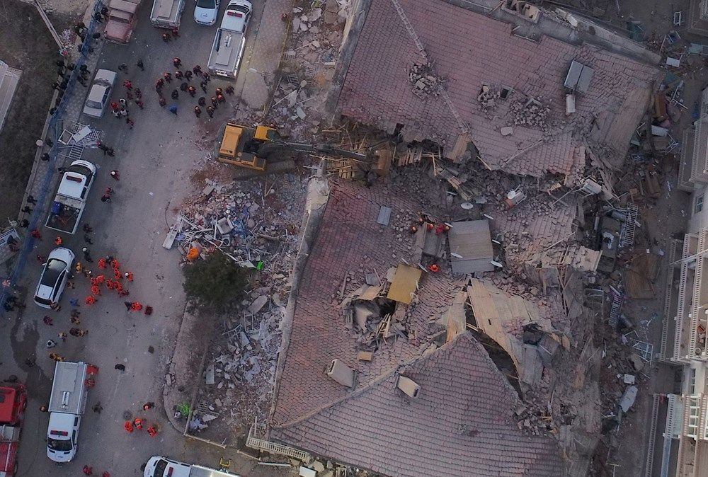 Elazığ deprem bölgesinden kareler! - Sayfa 1