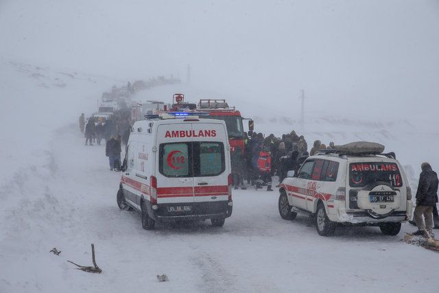 Van'daki çığ faciası ünlüleri yasa boğdu - Sayfa 10