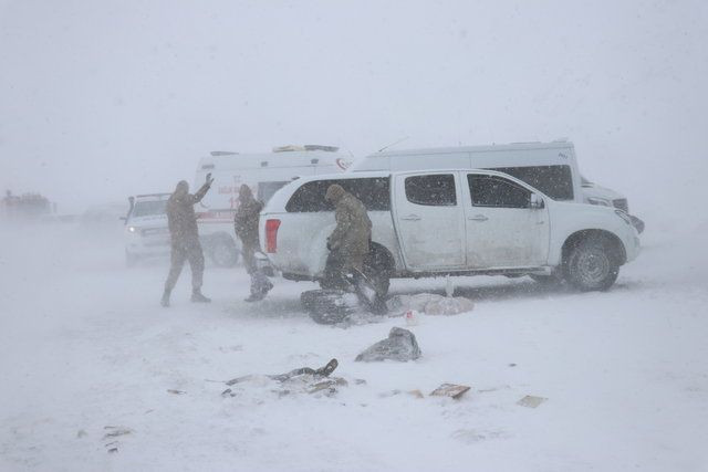 Van'daki çığ faciası ünlüleri yasa boğdu - Sayfa 12