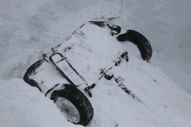 Van'daki çığ faciası ünlüleri yasa boğdu - Sayfa 13