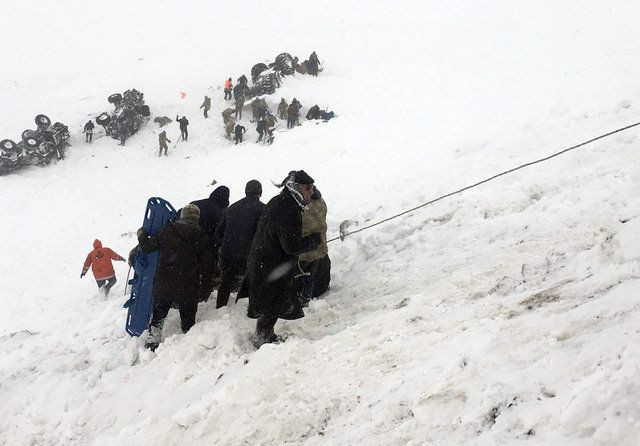 Van'daki çığ faciası ünlüleri yasa boğdu - Sayfa 15