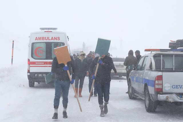 Van'daki çığ faciası ünlüleri yasa boğdu - Sayfa 24