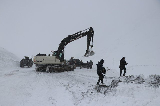 Van'daki çığ faciası ünlüleri yasa boğdu - Sayfa 25