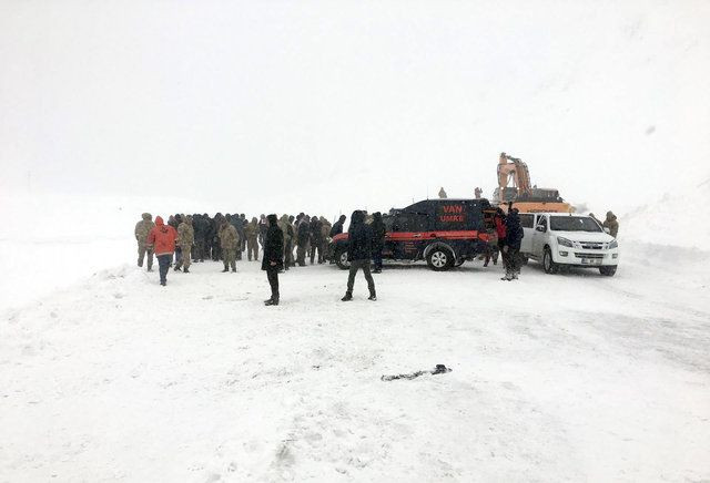 Van'daki çığ faciası ünlüleri yasa boğdu - Sayfa 26