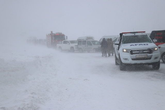 Van'daki çığ faciası ünlüleri yasa boğdu - Sayfa 27