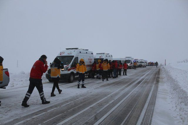 Van'daki çığ faciası ünlüleri yasa boğdu - Sayfa 30