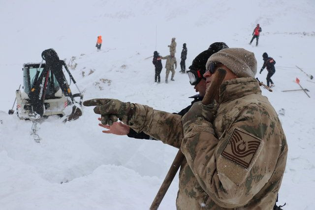 Van'daki çığ faciası ünlüleri yasa boğdu - Sayfa 33