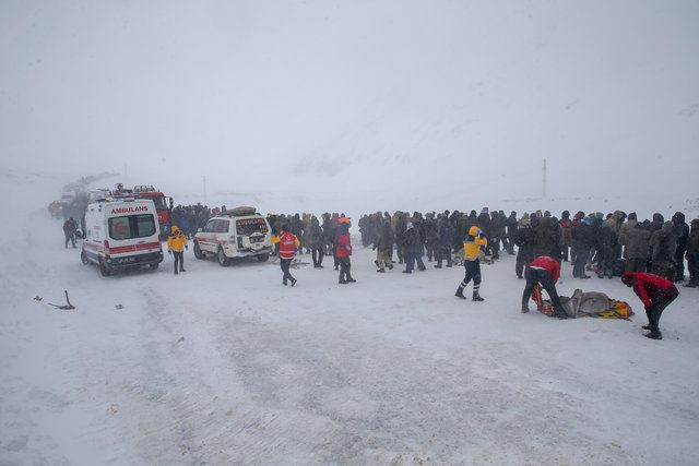 Van'daki çığ faciası ünlüleri yasa boğdu - Sayfa 40