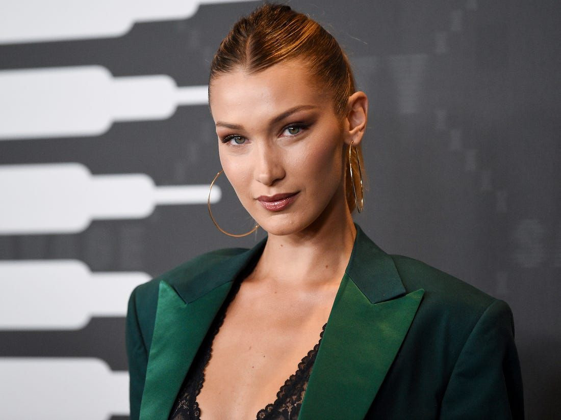 Bella Hadid gelinlikte de şeffaf! 'İnsanların beklediğinden daha fazlasını gösteriyor' - Sayfa 6