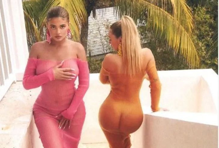 Kylie Jenner tatil için paraya kıydı! Pozları olay oldu - Sayfa 1