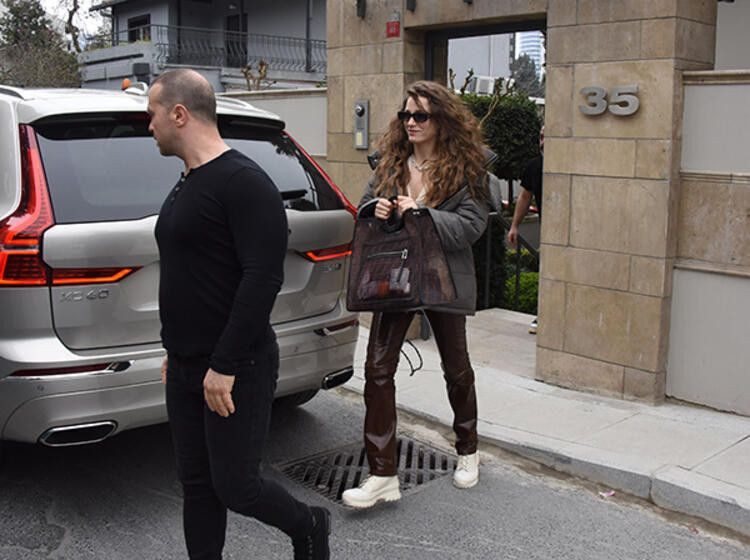 Cem Yılmaz Serenay Sarıkaya'nın annesiyle tanıştı - Sayfa 2