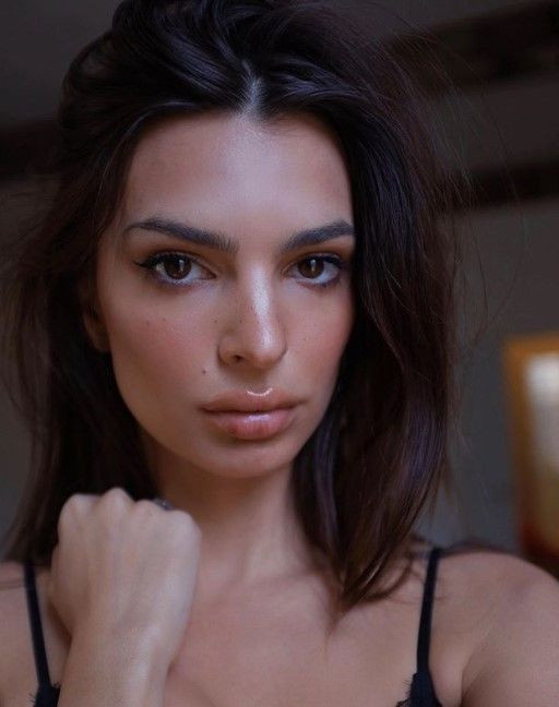 Emily Ratajkowski karantinadan paylaştı! Olay poz... - Sayfa 1