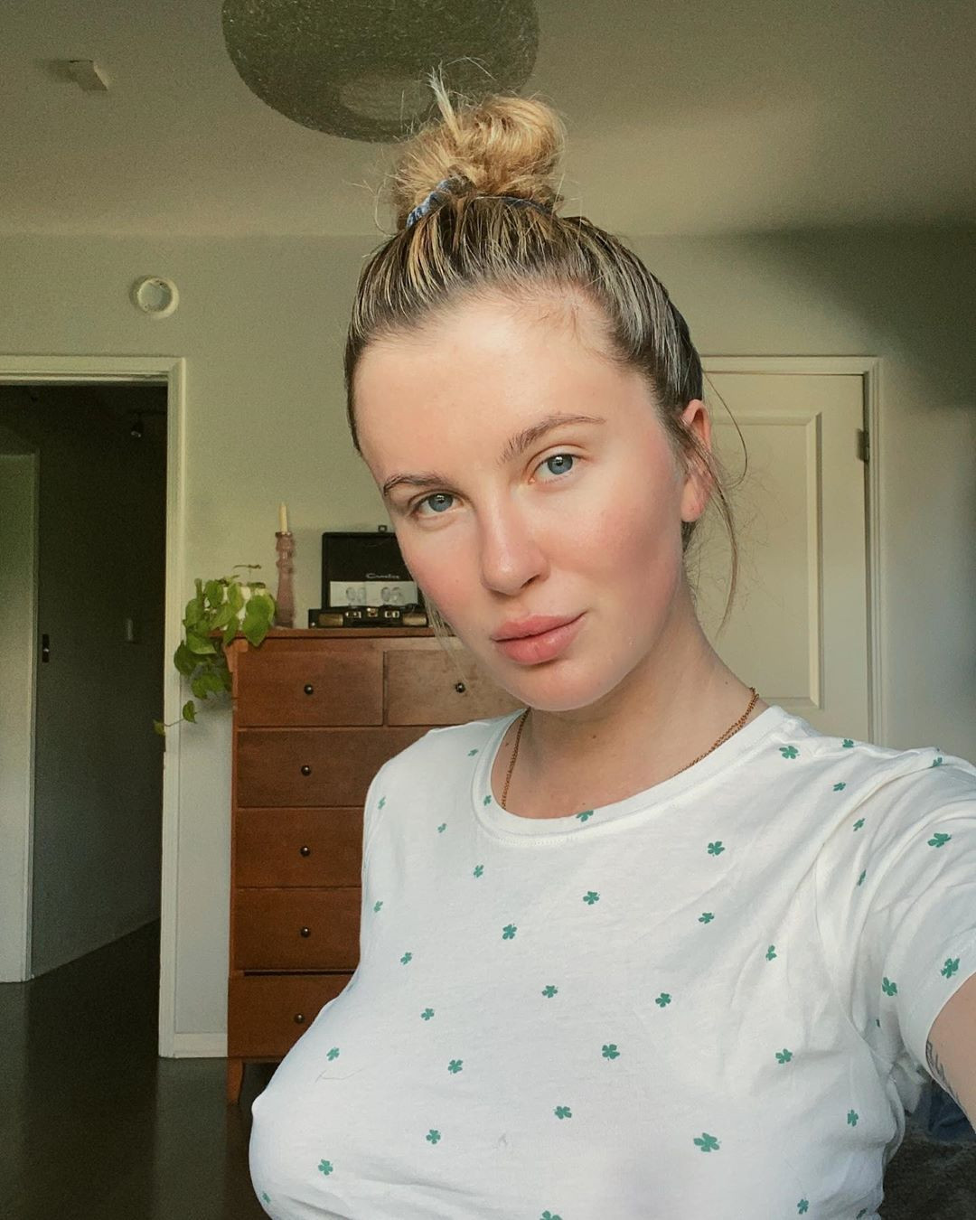 Ireland Baldwin iç çamaşırlı pozuyla tepki çekti - Sayfa 7