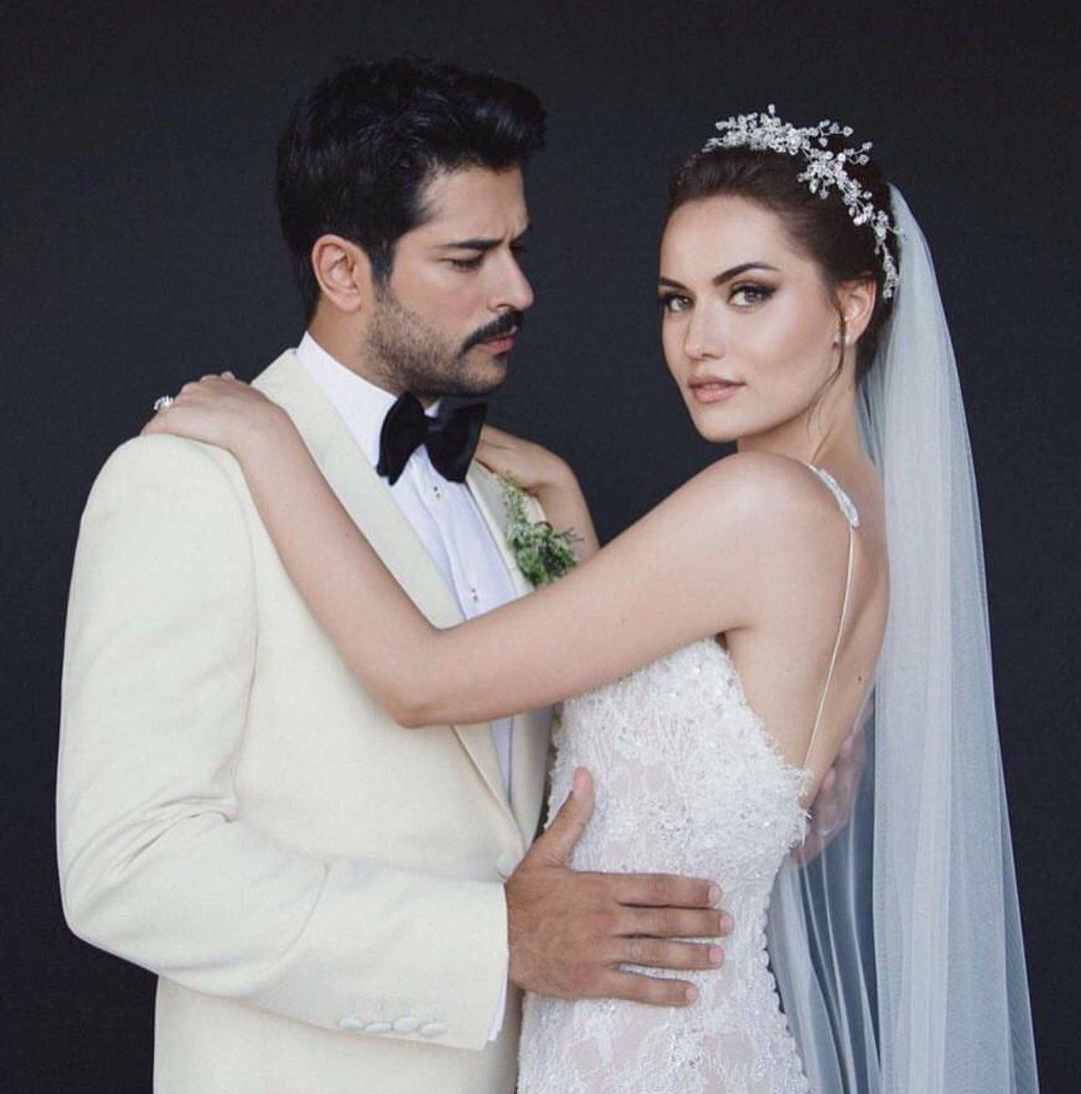 Fahriye Evcen'den olay hareket! Özçivit'i sildi! - Sayfa 13