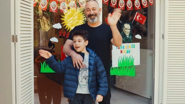 Cem Yılmaz 23 Nisan'a özel reklamda oğluyla oynadı - Sayfa 5